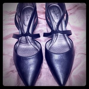 3/$35 Brand New Life stride Heels